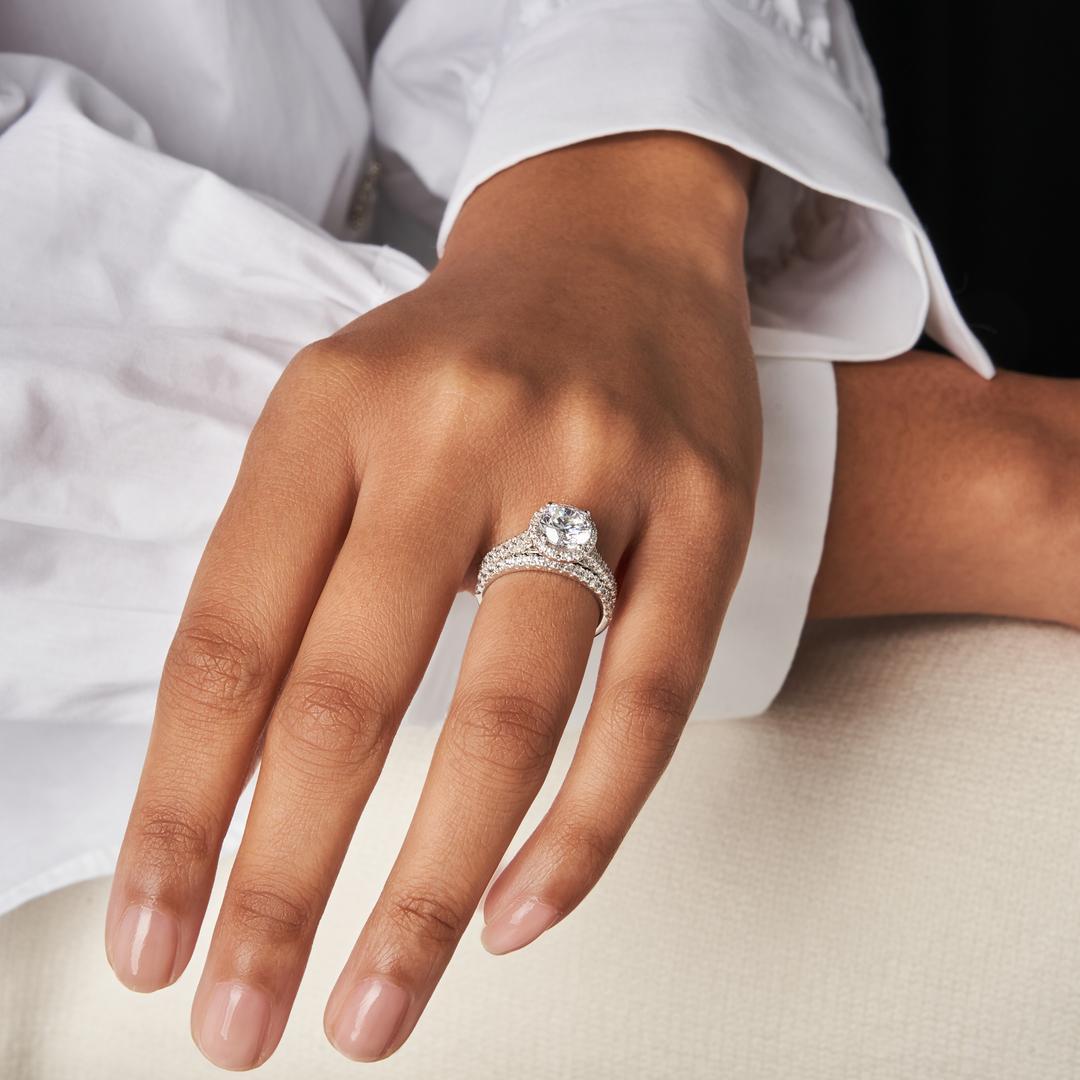 Layla Halo Engagement Ring with Round Moissanite (7285985149112)